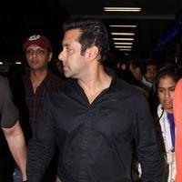 Photos - Salman Khan snapped at Mumbai International Airport | Picture 145080