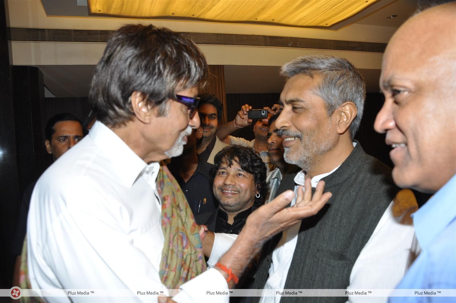 Photos - Amitabh Bachchan launches album Kailasha Rangeele of singer Kailash Kher | Picture 148249