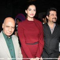 Photos: Sonam Kapoor, Anil Kapoor, Farhan Akhtar at music album LEGENDS - KAIFI AZMI launch | Picture 150030