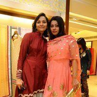 Photos - Bolly Celebs at Hypnotic Hyderabadi Collection at Dr. Alka Nishar's Aza | Picture 153084