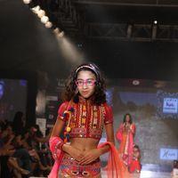 Photos - Sushmita Sen walks the ramp at the India Kids Fashion Week 2012 Grand Finale | Picture 152417