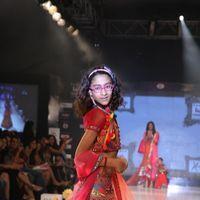 Photos - Sushmita Sen walks the ramp at the India Kids Fashion Week 2012 Grand Finale | Picture 152421