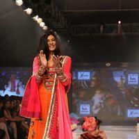 Photos - Sushmita Sen walks the ramp at the India Kids Fashion Week 2012 Grand Finale | Picture 152424