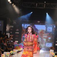 Photos - Sushmita Sen walks the ramp at the India Kids Fashion Week 2012 Grand Finale | Picture 152428