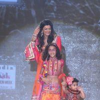 Photos - Sushmita Sen walks the ramp at the India Kids Fashion Week 2012 Grand Finale | Picture 152439