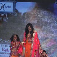 Photos - Sushmita Sen walks the ramp at the India Kids Fashion Week 2012 Grand Finale | Picture 152444