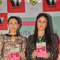  Kareena Kapoor & Karisma Kapoor launch the book 'Women & the Weight Loss Tamasha
