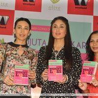  Kareena Kapoor & Karisma Kapoor launch the book 'Women & the Weight Loss Tamasha | Picture 153192