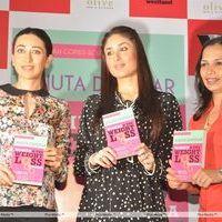  Kareena Kapoor & Karisma Kapoor launch the book 'Women & the Weight Loss Tamasha | Picture 153198