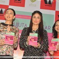  Kareena Kapoor & Karisma Kapoor launch the book 'Women & the Weight Loss Tamasha | Picture 153205