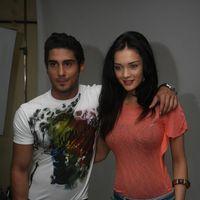Amy Jackson & Prateik posing at Lawman Jeans ad photo shoot | Picture 154038