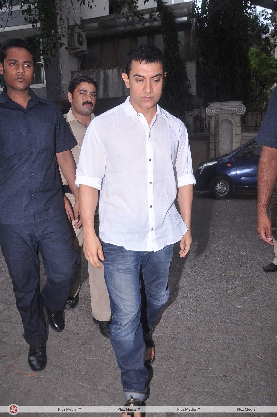 Aamir Khan - Celebs at Rajkumar Hirani's father's prayer meet - Photos | Picture 208475