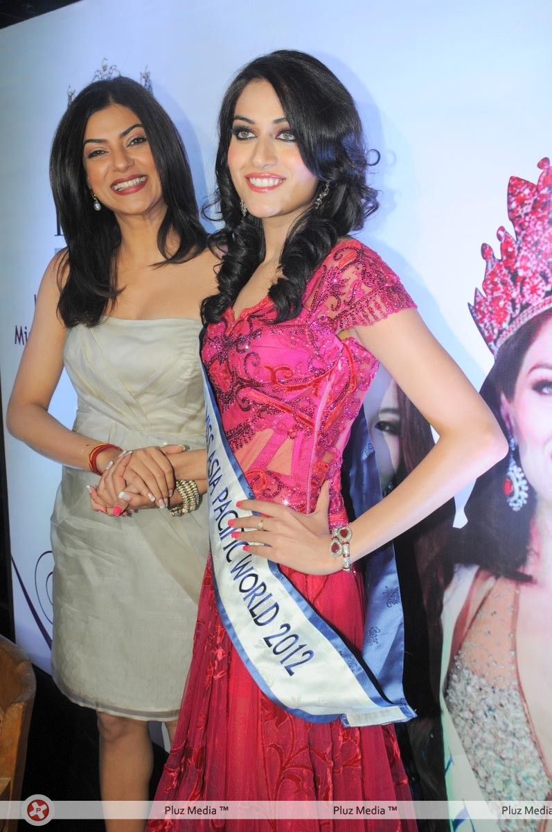 Sushmita Sen holds a press conference Photos | Picture 216612