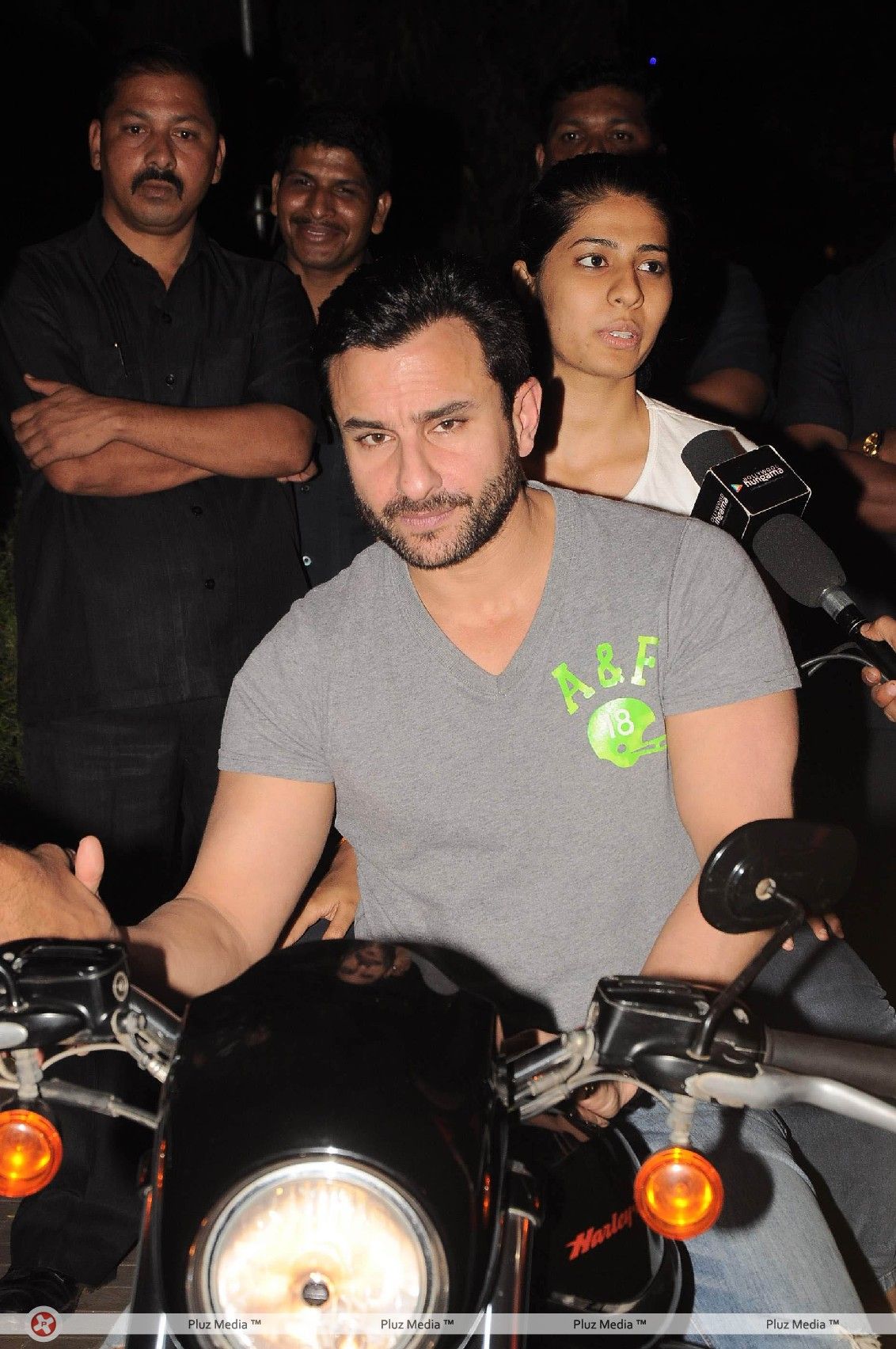 Saif Ali Khan takes a bike ride to promote Agent Vinod - Photos | Picture 181221
