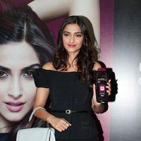 Sonam Kapoor at L'Oreal Anti-Hairfall shampoo launch - Photos | Picture 181289