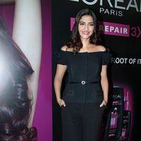 Sonam Kapoor at L'Oreal Anti-Hairfall shampoo launch - Photos | Picture 181291