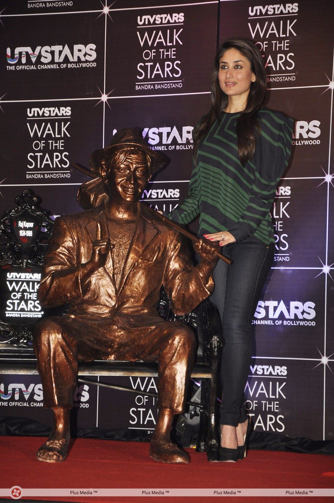 Kareena Kapoor - Photos - Kareena, Randhir and Madhur Bhandarkar unveil UTV Walk of the Stars | Picture 183412