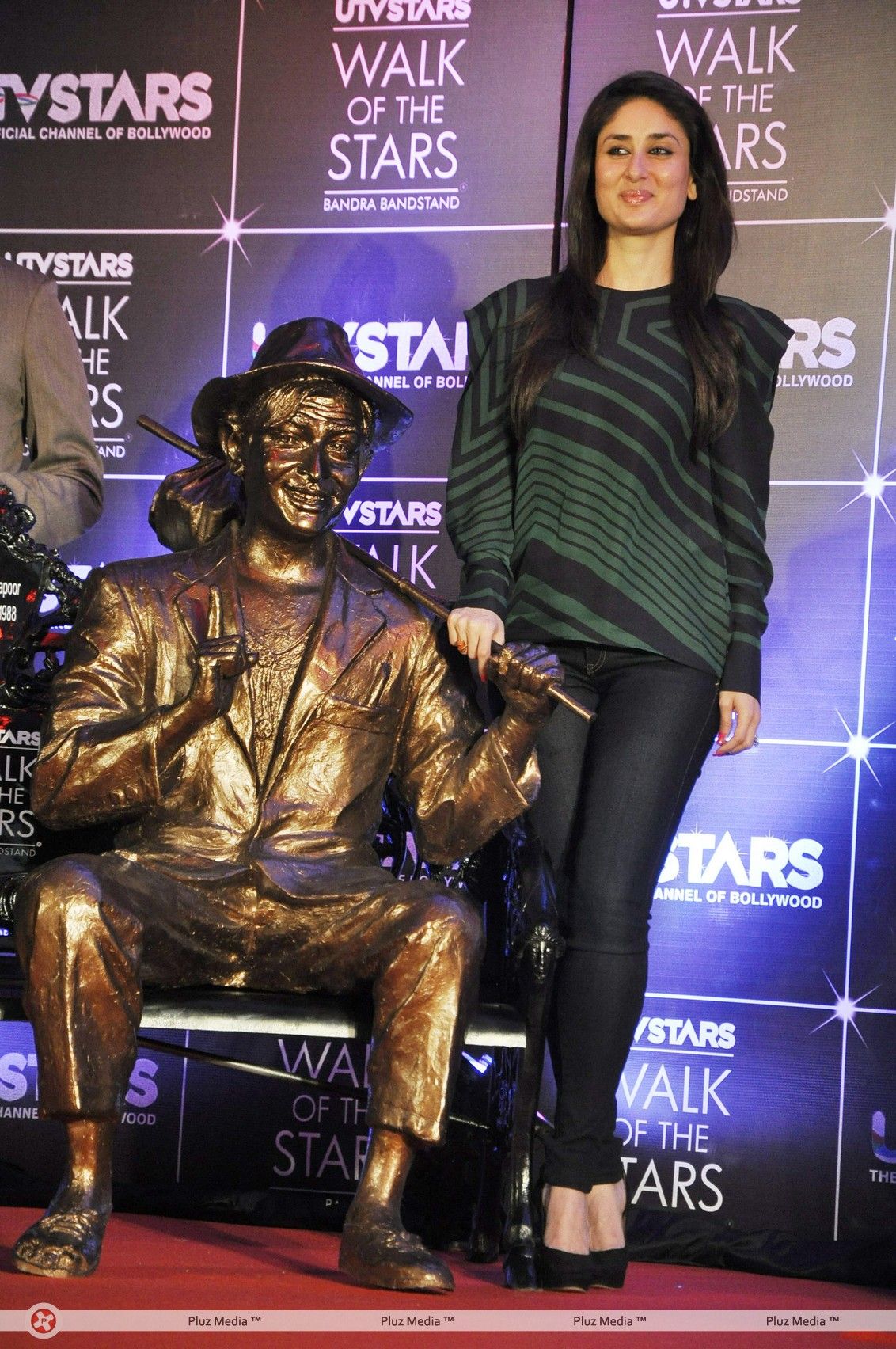 Kareena Kapoor - Photos - Kareena, Randhir and Madhur Bhandarkar unveil UTV Walk of the Stars | Picture 183414