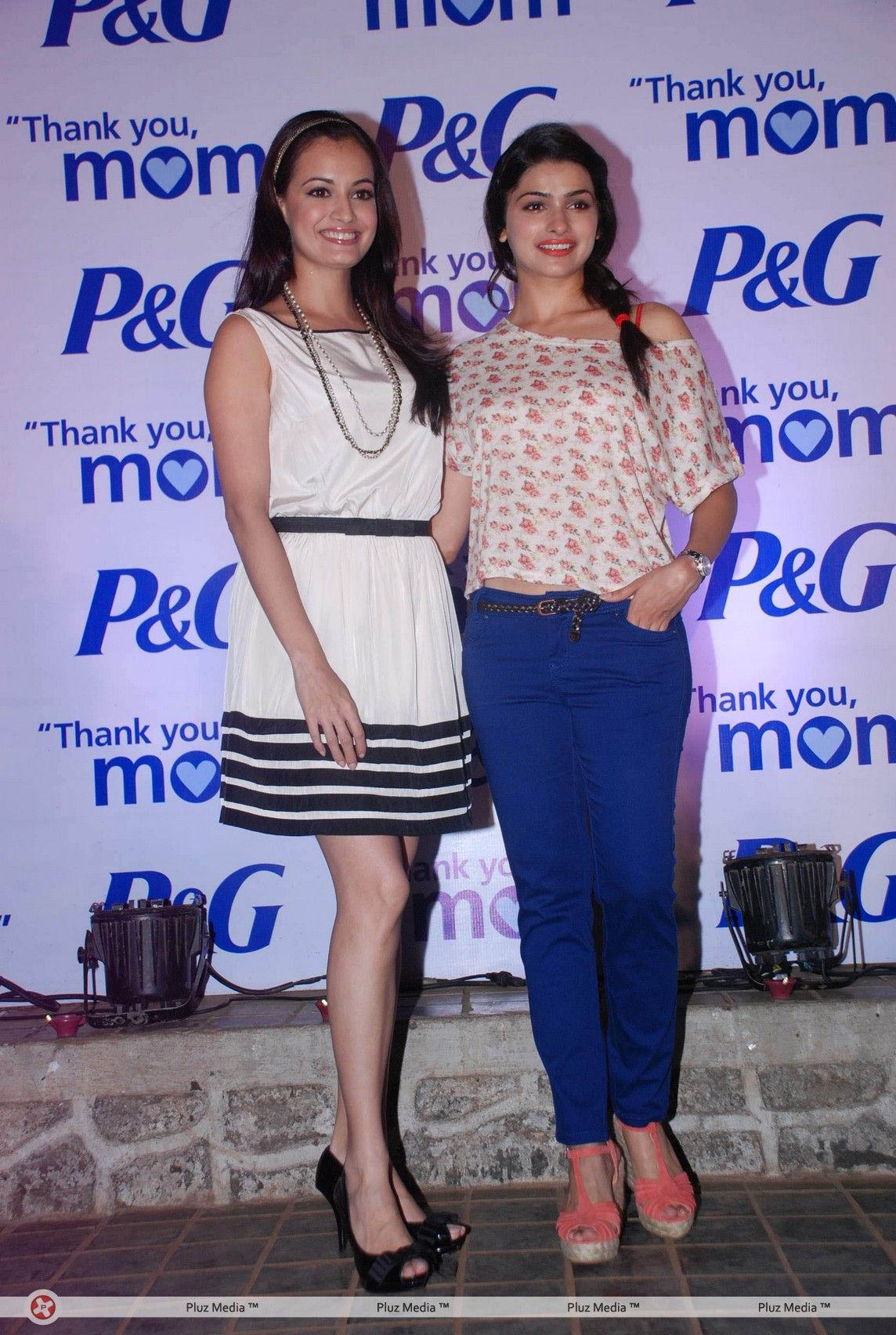 Dia Mirza and Prachi at P & G Mom's day event - Photos | Picture 198396