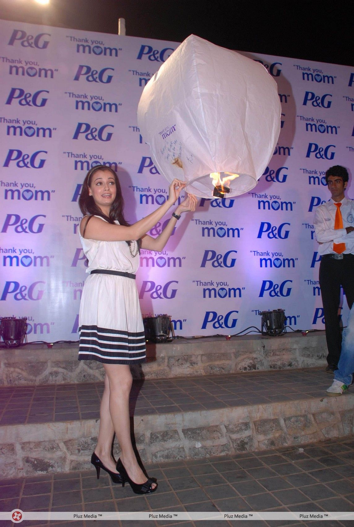 Dia Mirza and Prachi at P & G Mom's day event - Photos | Picture 198398