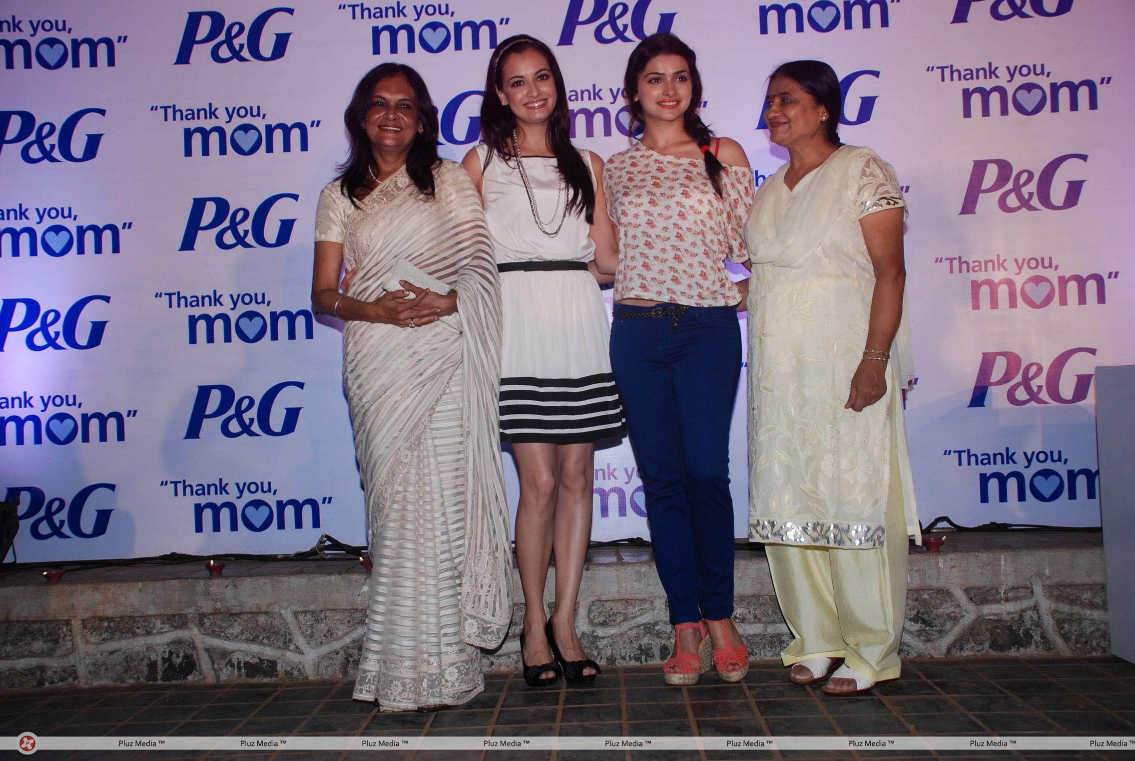 Dia Mirza and Prachi at P & G Mom's day event - Photos | Picture 198399