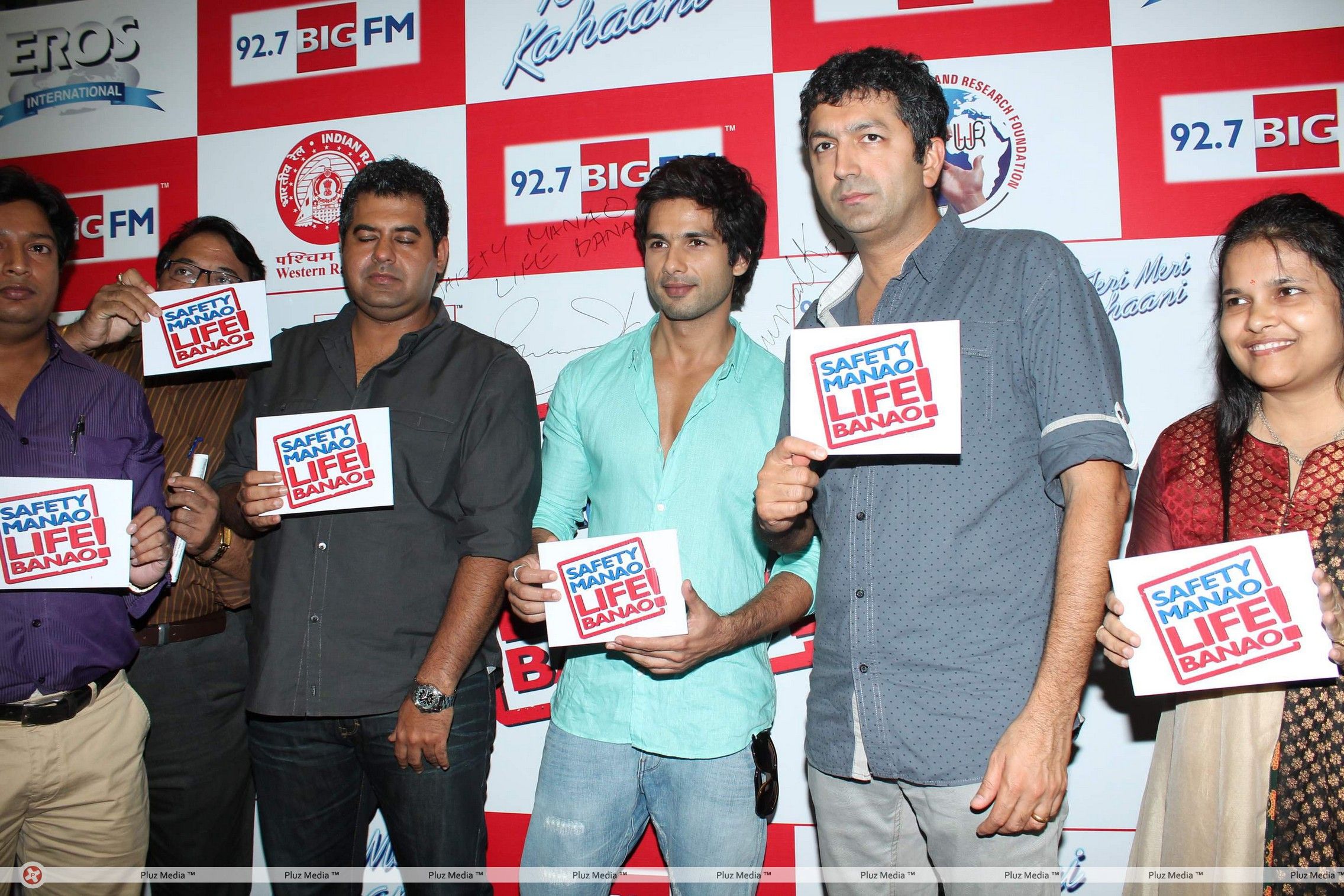Shahid Kapoor at Big FM to promote Teri Meri Kahaani - Photos | Picture 200096