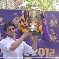 Shahrukh Khan showcases KKR's IPL trophy - Photos | Picture 204729