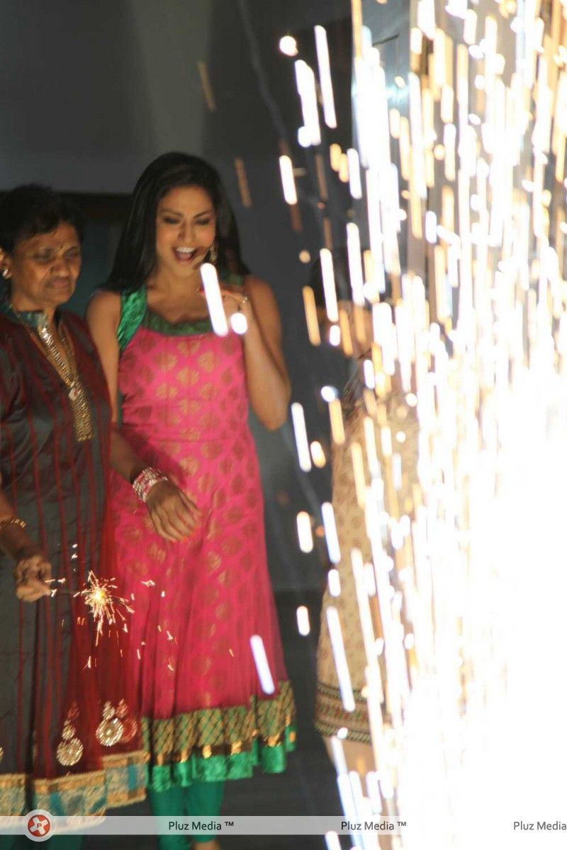 In Pics: Veena Malik Celebrates Diwali | Picture 316177