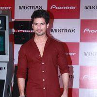 Shahid Kapoor - Shahid Kapoor Unveils New Product of Pioneer MIXTRAX - Photos | Picture 299713