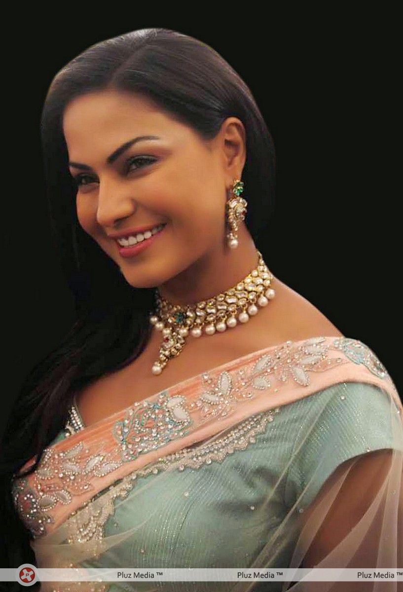 In Pics Veena Malik taste the Zaika Of Bihar | Picture 303803