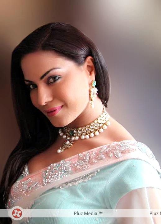 In Pics Veena Malik taste the Zaika Of Bihar | Picture 303804