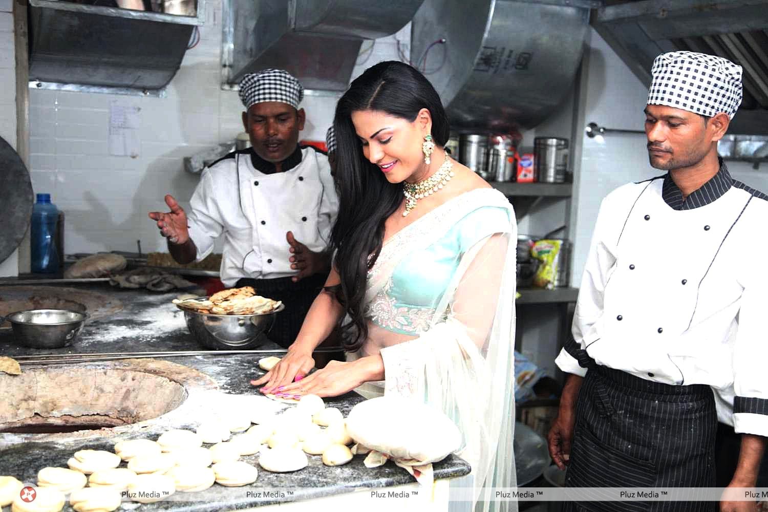 In Pics Veena Malik taste the Zaika Of Bihar | Picture 303806