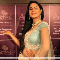 In Pics Veena Malik taste the Zaika Of Bihar
