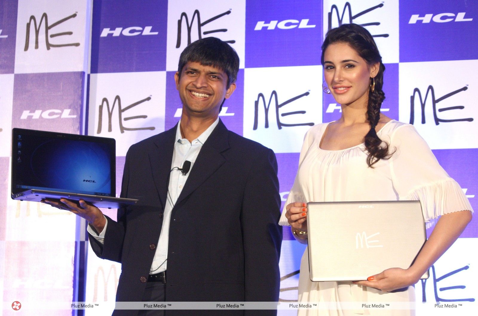 Nargis Fakhri at the launch of HCL Me Ultrabook Photos | Picture 279279