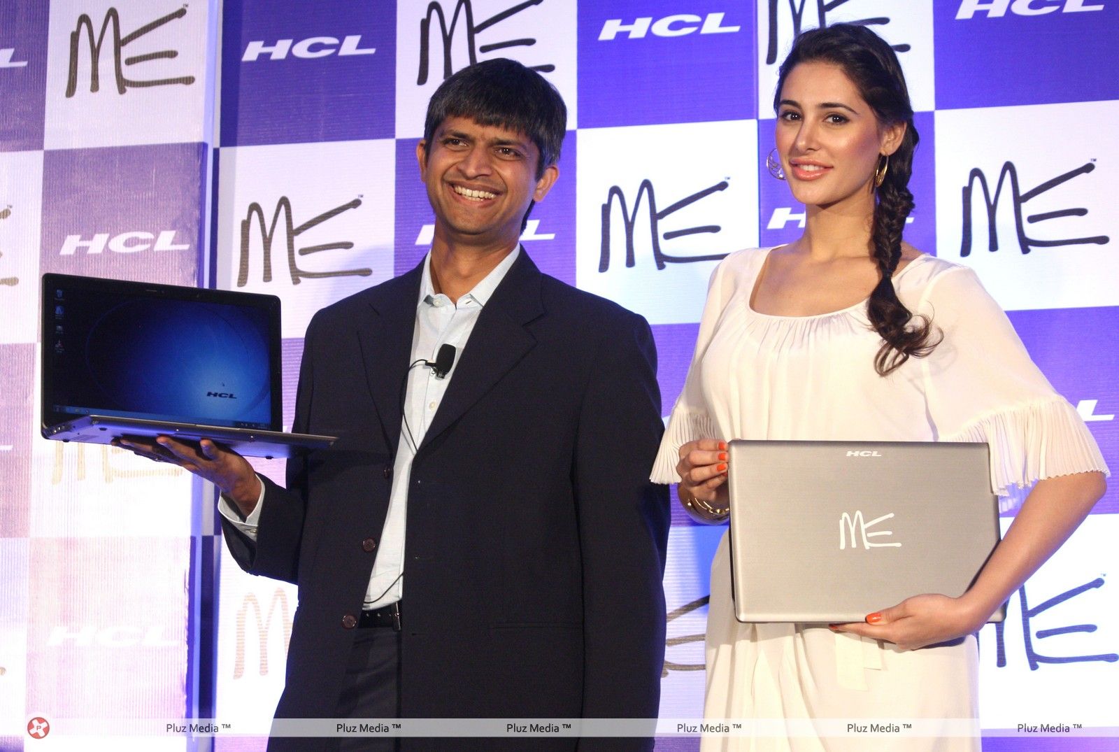 Nargis Fakhri at the launch of HCL Me Ultrabook Photos | Picture 279280