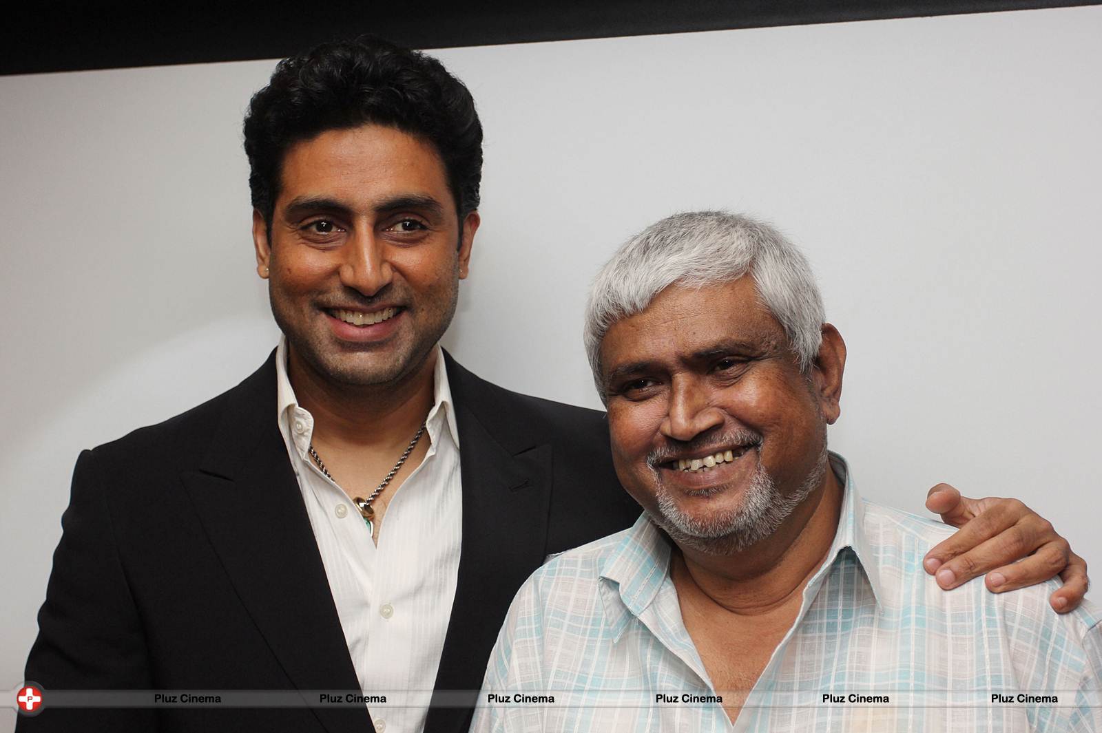 Abhishek Bachchan graces Mandate Magazine Photos | Picture 530895