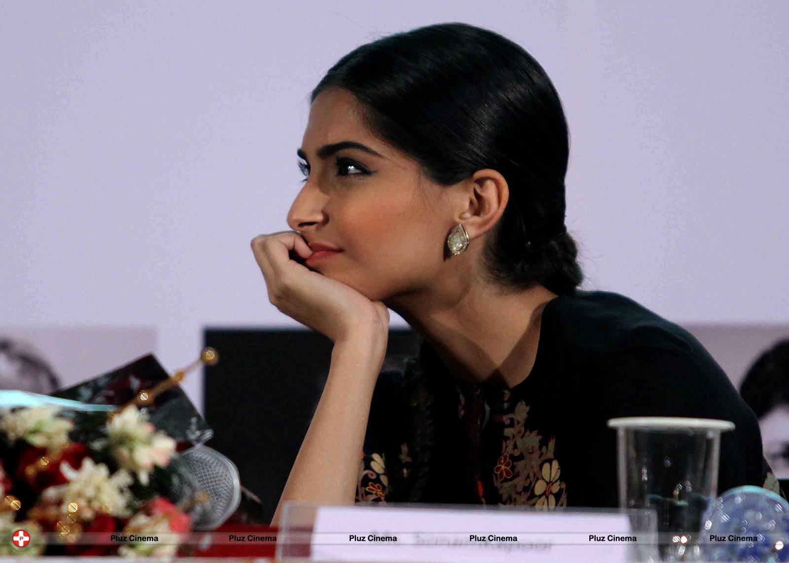 Sonam Kapoor Ahuja - Navbharat Times panel discussion on Youth Day Photos | Picture 534936