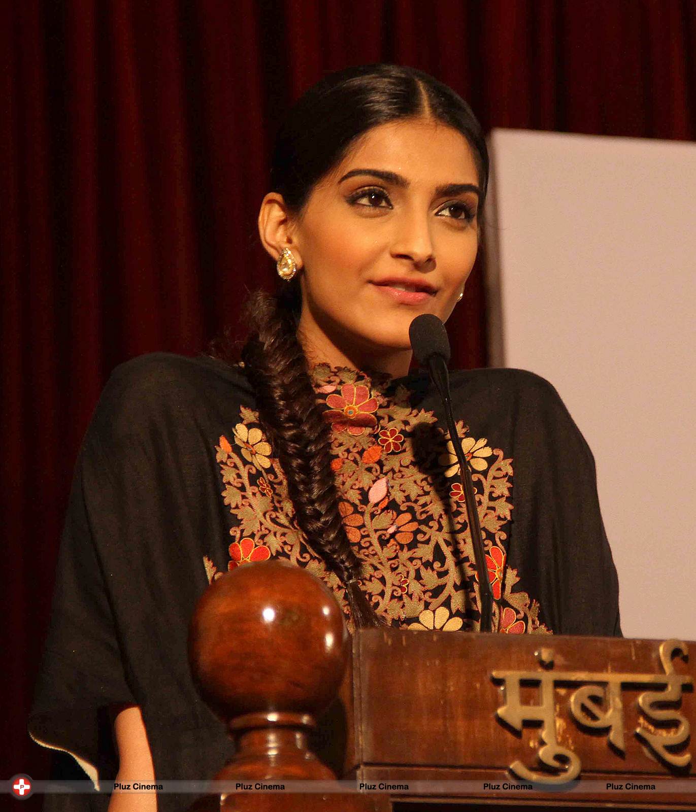 Sonam Kapoor Ahuja - Navbharat Times panel discussion on Youth Day Photos | Picture 534939