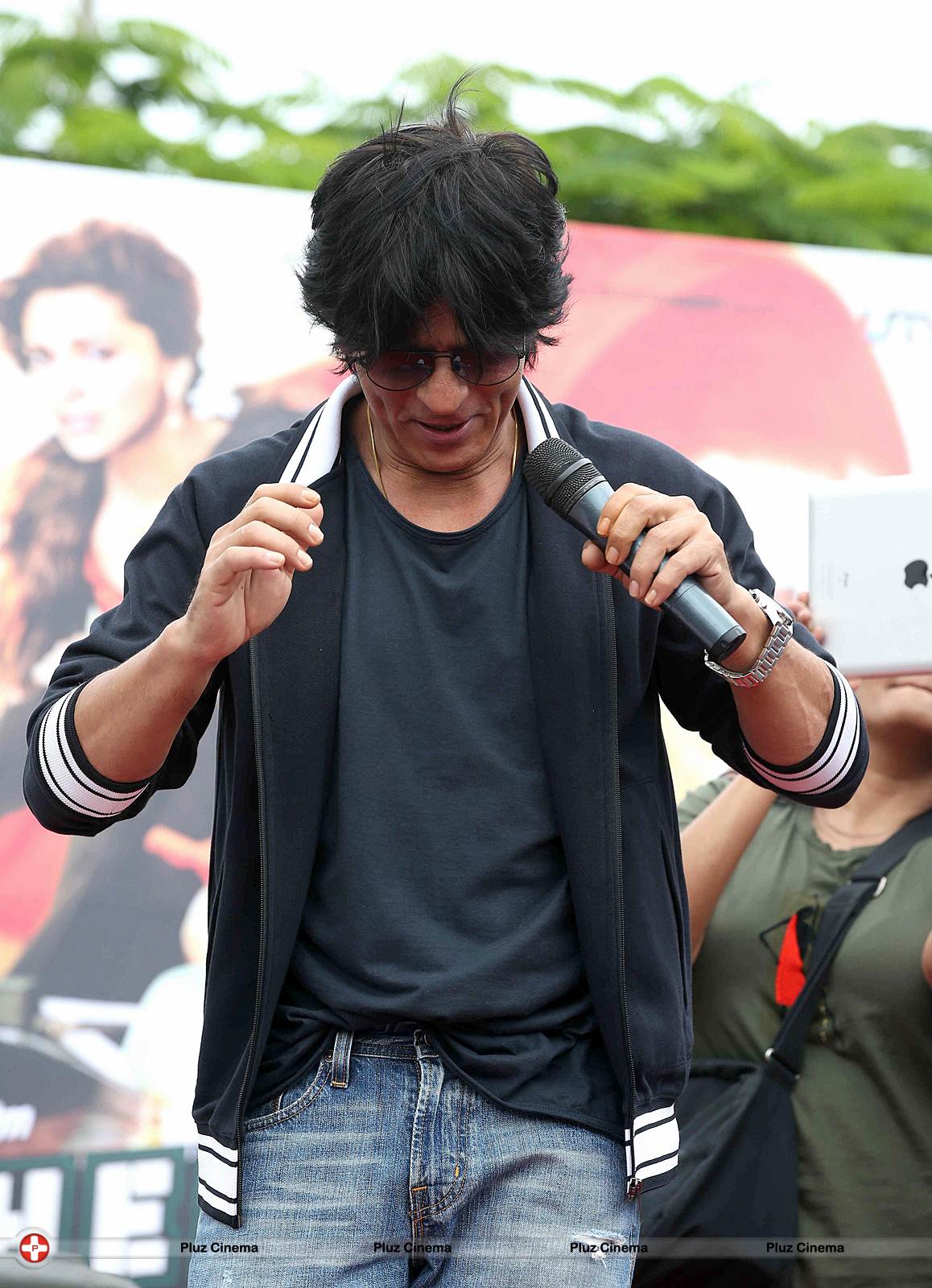 Shahrukh Khan - Shahrukh Khan celebrates 67th Independence Day Photos | Picture 537919