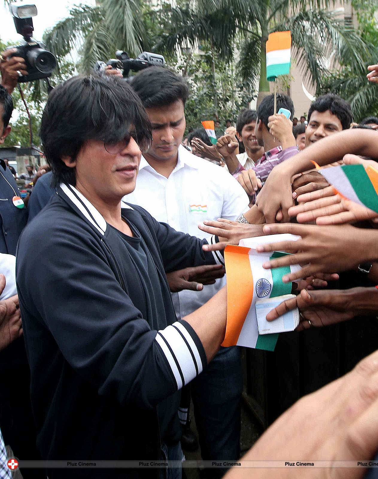 Shahrukh Khan - Shahrukh Khan celebrates 67th Independence Day Photos | Picture 537927