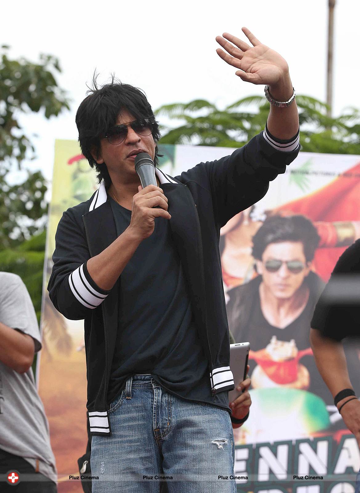 Shahrukh Khan - Shahrukh Khan celebrates 67th Independence Day Photos | Picture 537932