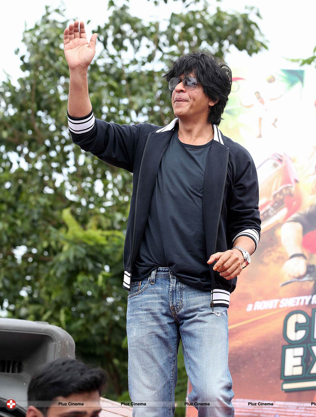 Shahrukh Khan - Shahrukh Khan celebrates 67th Independence Day Photos | Picture 537938