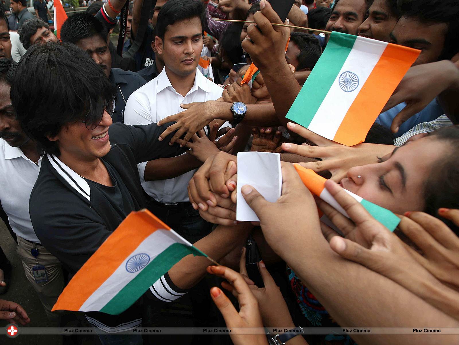 Shahrukh Khan celebrates 67th Independence Day Photos | Picture 537947