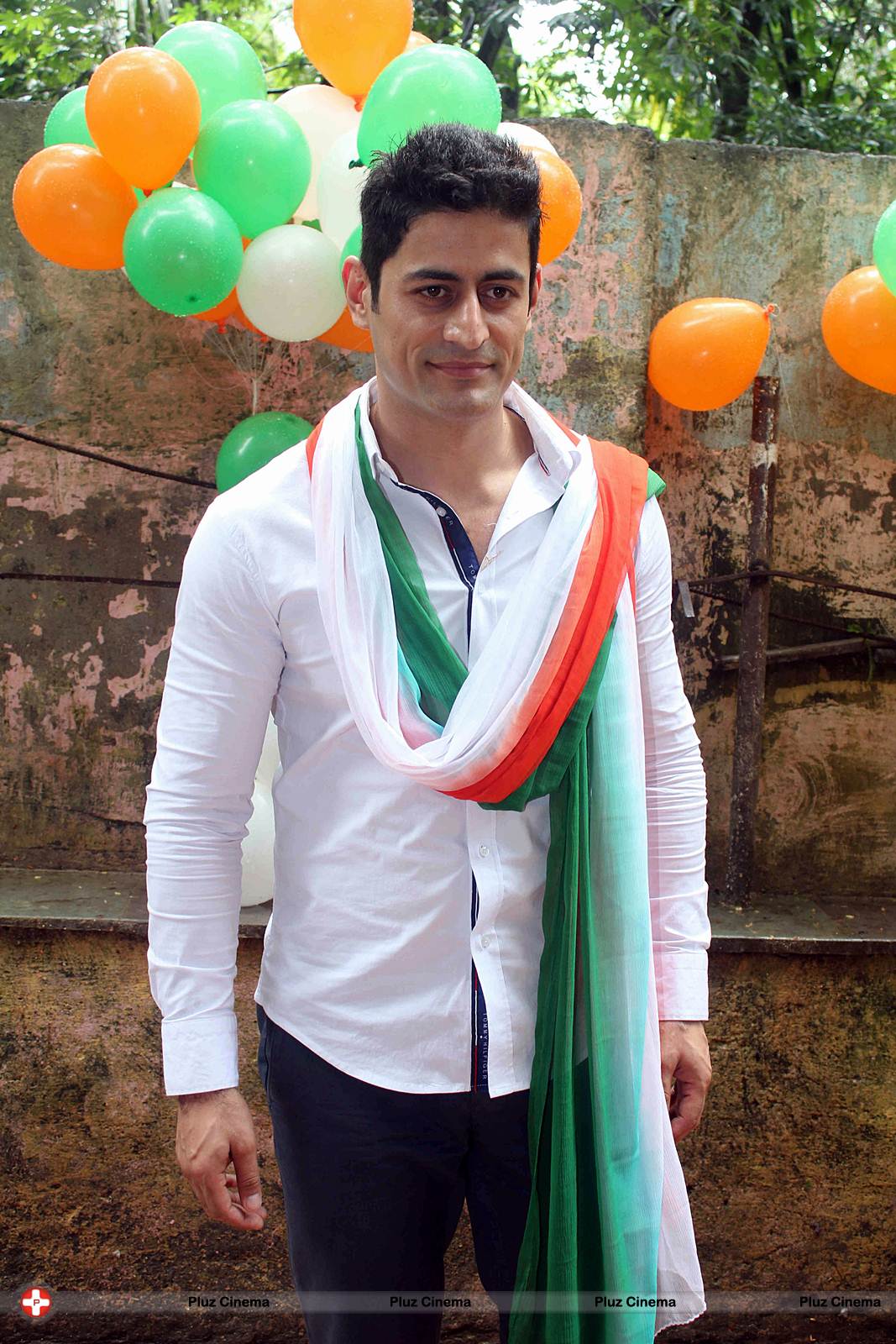 Mohit Raina - TV actor Mohit Raina celebrates Independence Day with Orphan children Photos | Picture 538173