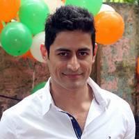 Mohit Raina - TV actor Mohit Raina celebrates Independence Day with Orphan children Photos | Picture 538166