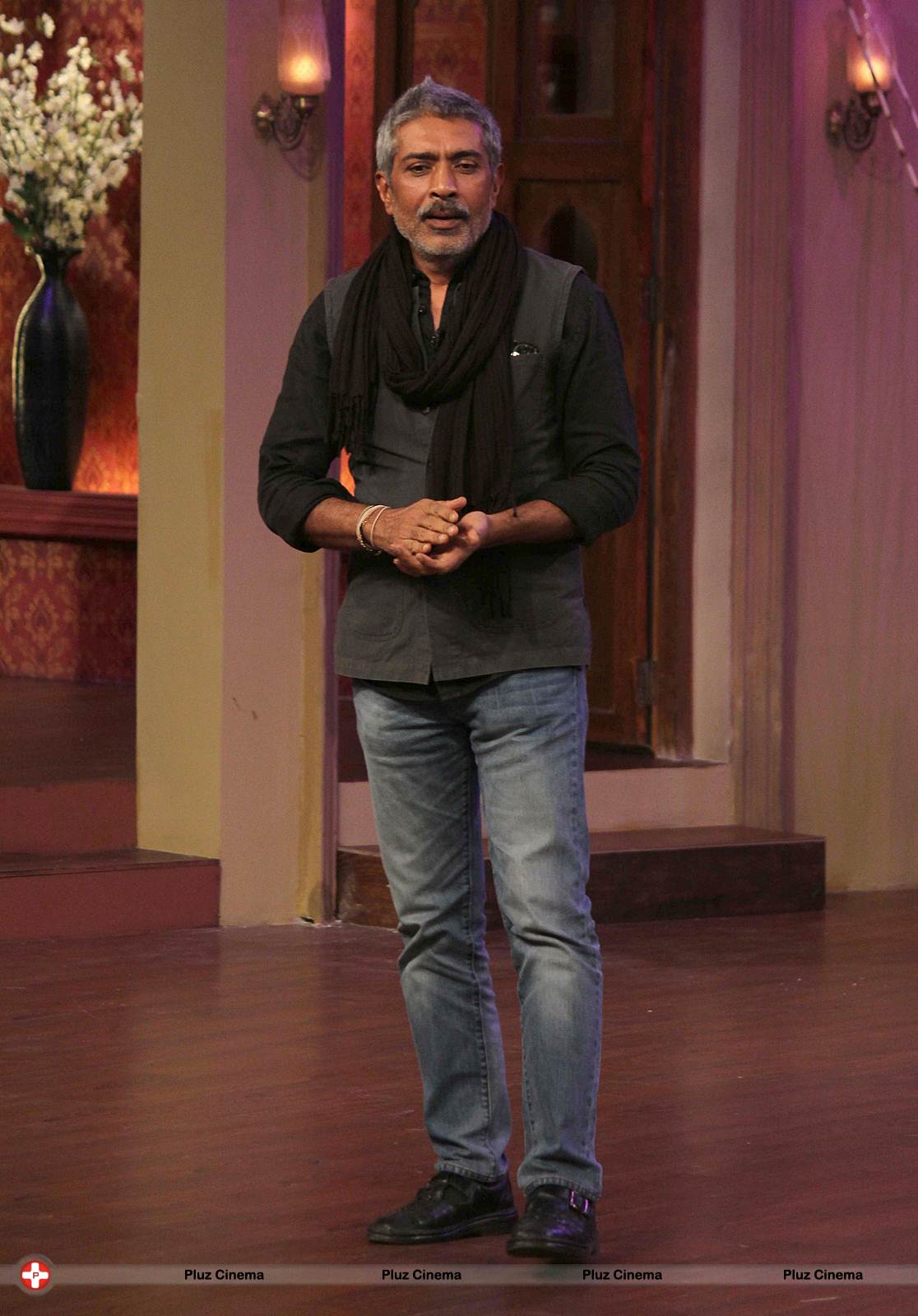 Prakash Jha - Promotion of film Satyagraha on the sets of TV show Comedy Nights with Kapil Photos | Picture 541173