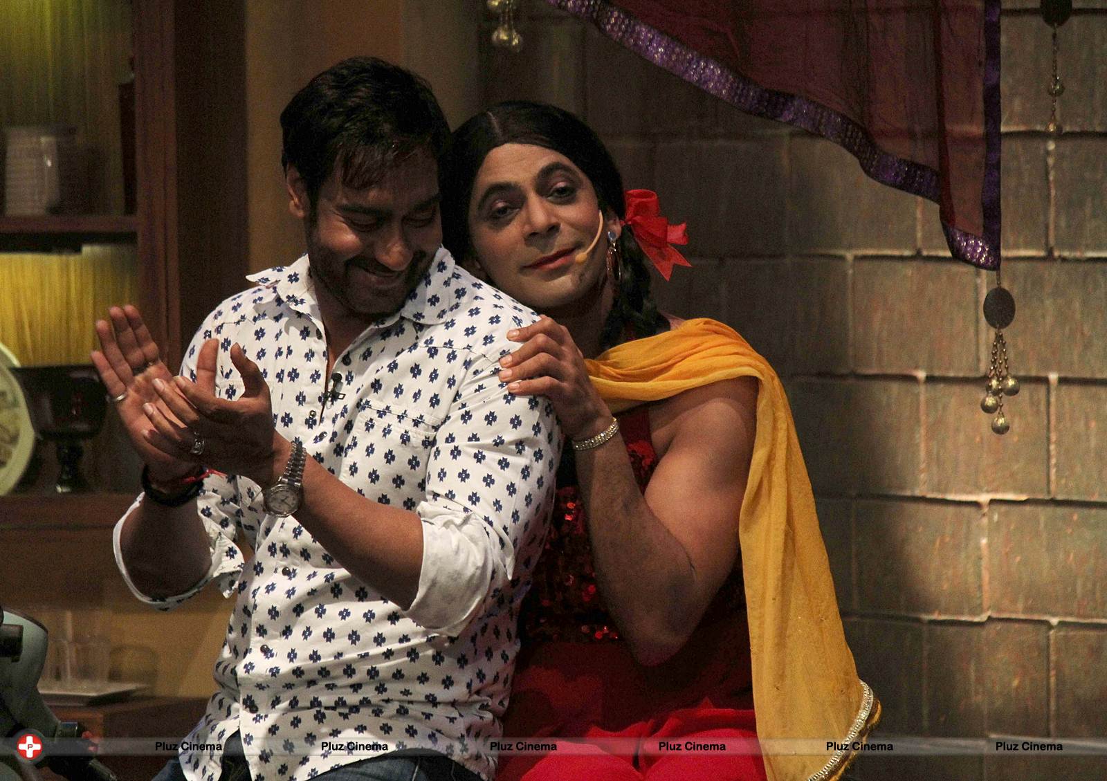 Promotion of film Satyagraha on the sets of TV show Comedy Nights with Kapil Photos | Picture 541185