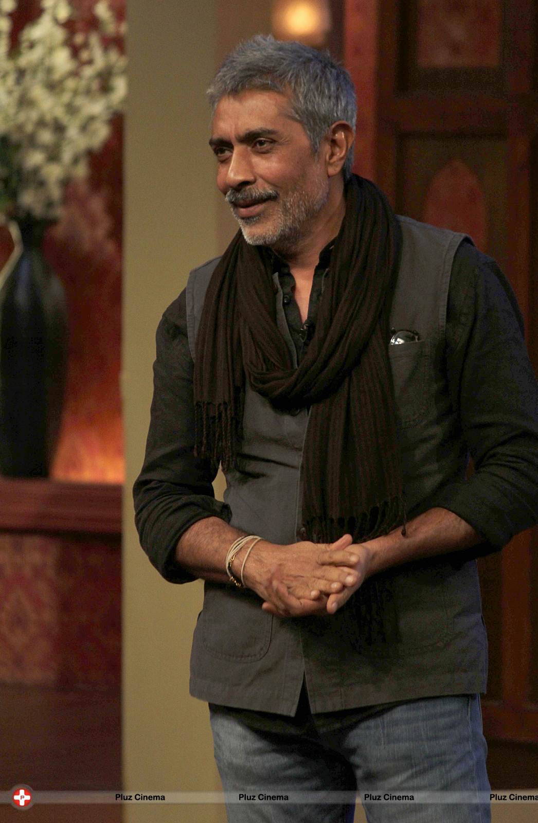 Prakash Jha - Promotion of film Satyagraha on the sets of TV show Comedy Nights with Kapil Photos | Picture 541187