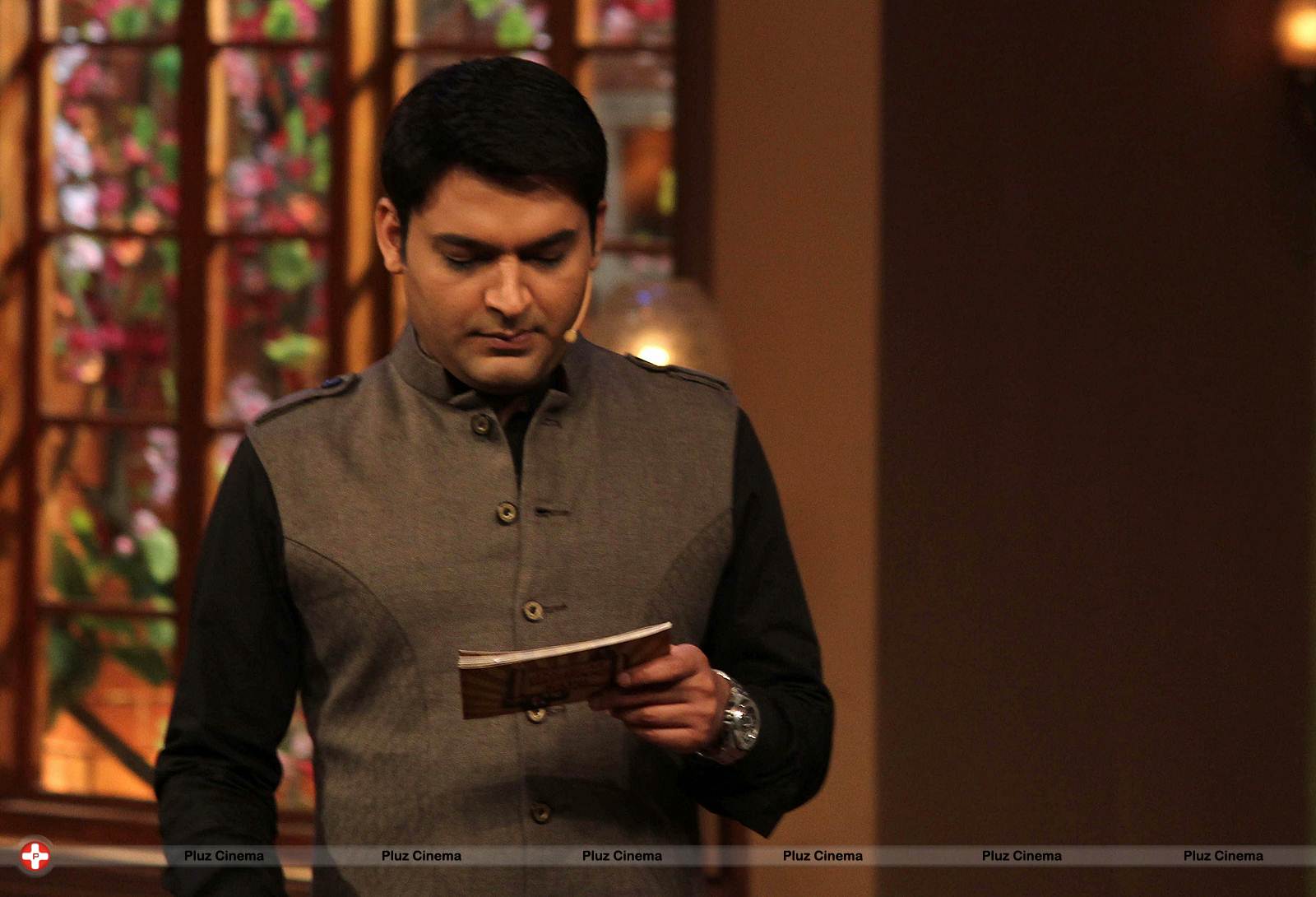 Promotion of film Satyagraha on the sets of TV show Comedy Nights with Kapil Photos | Picture 541197