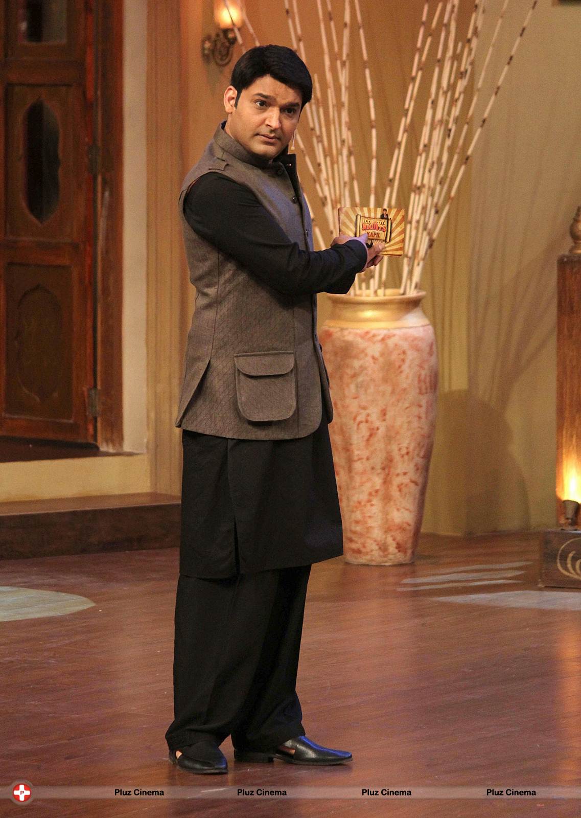 Promotion of film Satyagraha on the sets of TV show Comedy Nights with Kapil Photos | Picture 541202